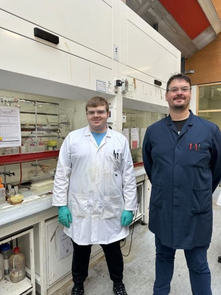 New EaStCHEM PhD student Matthew Wallace in the lab with supervisor Dr Iain Wright.